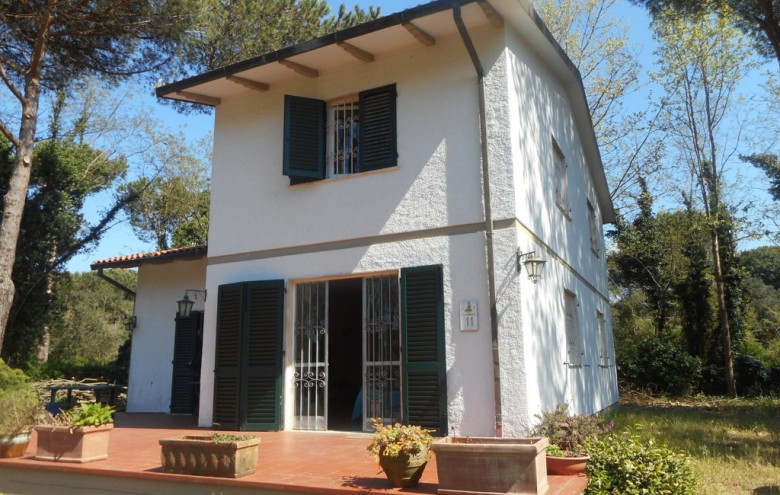 Villa singola in affitto a Massa