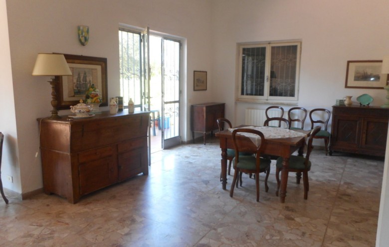 Villa singola in affitto a Massa