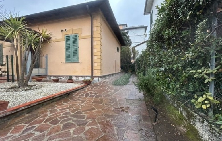 Bifamiliare in affitto a Pietrasanta