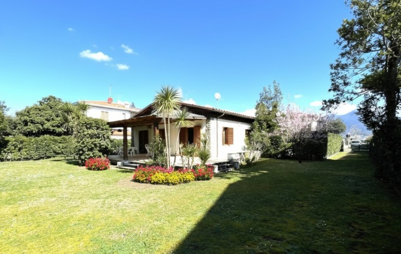 Bifamiliare in vendita a Pietrasanta