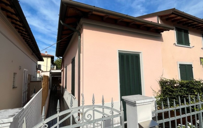 Villetta a schiera in affitto a Pietrasanta