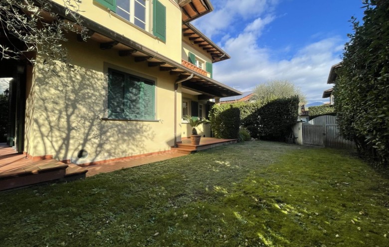 Villa singola in vendita a Pietrasanta