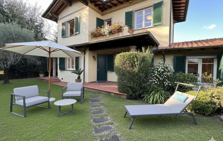 Villa singola in vendita a Pietrasanta