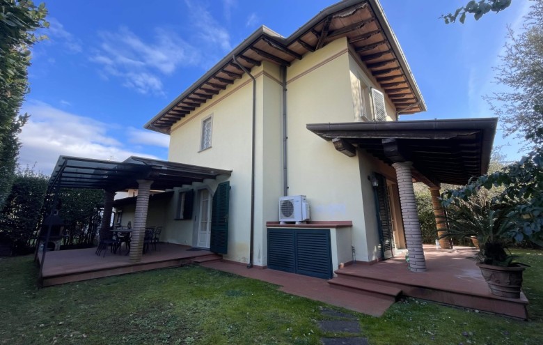 Villa singola in vendita a Pietrasanta