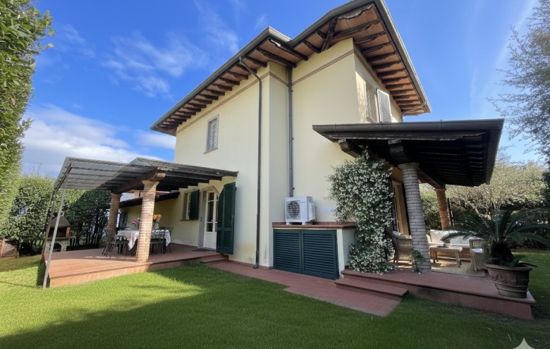 Villa singola in vendita a Pietrasanta