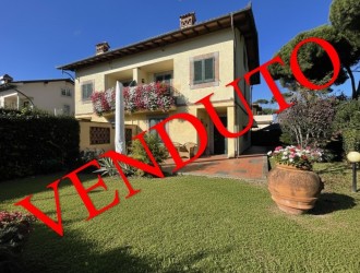 Bifamiliare in vendita a Marina di Pietrasanta