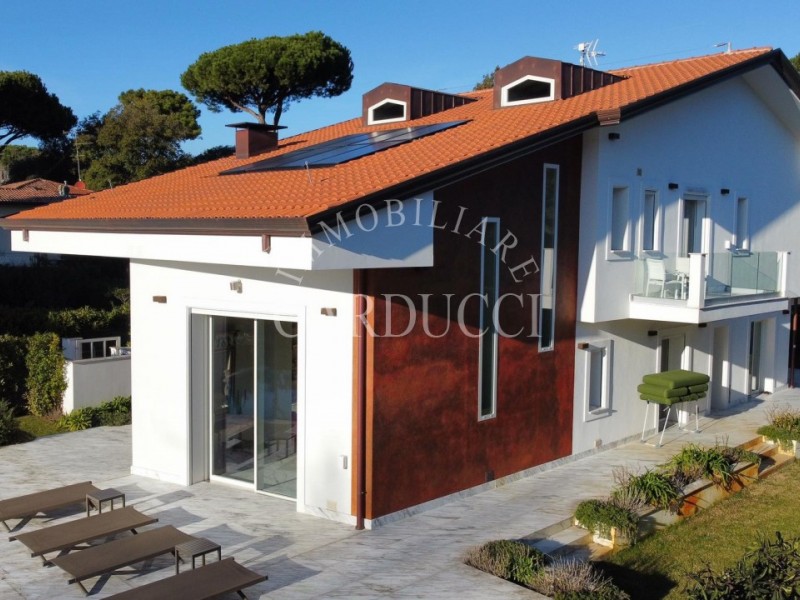 Villa singola in affitto a Pietrasanta