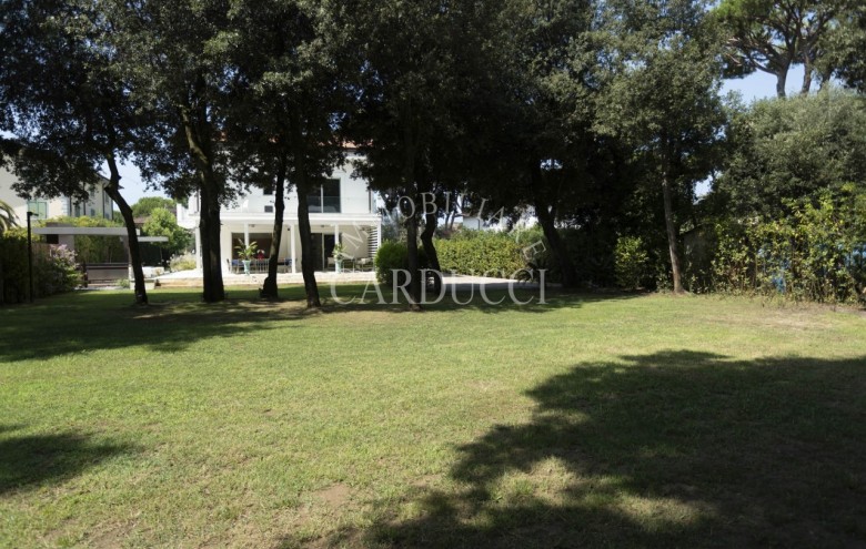 Villa singola in affitto a Pietrasanta