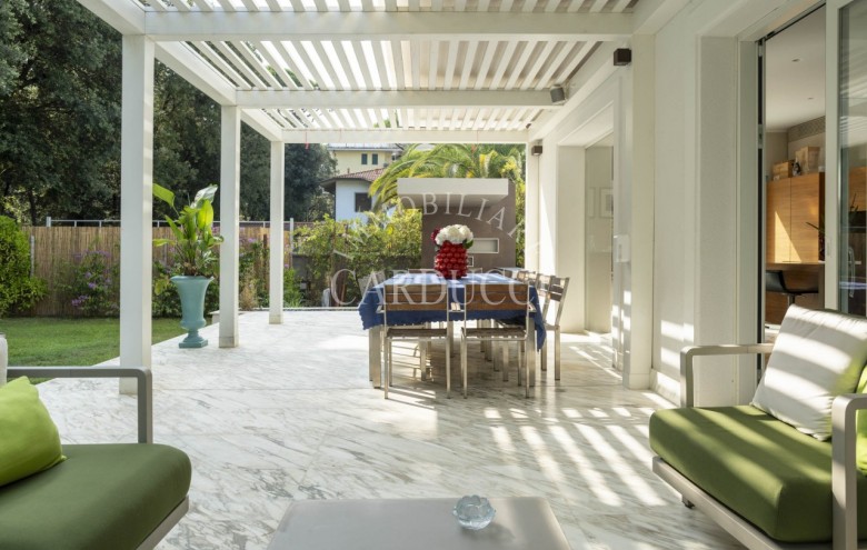 Villa singola in affitto a Pietrasanta