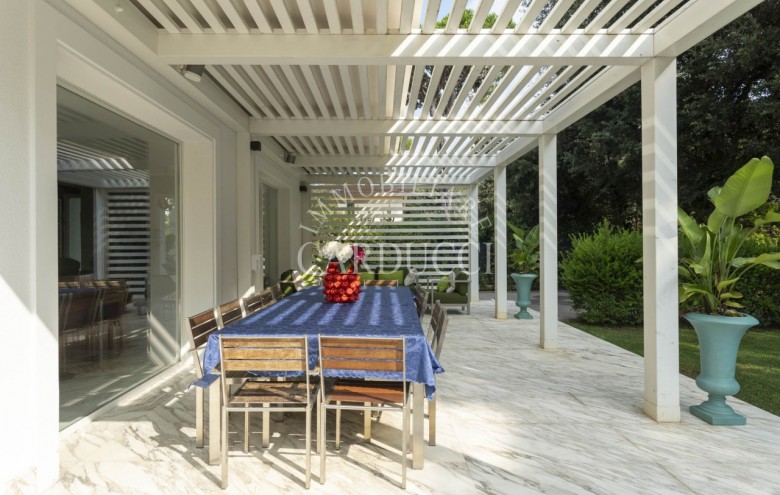 Villa singola in affitto a Pietrasanta