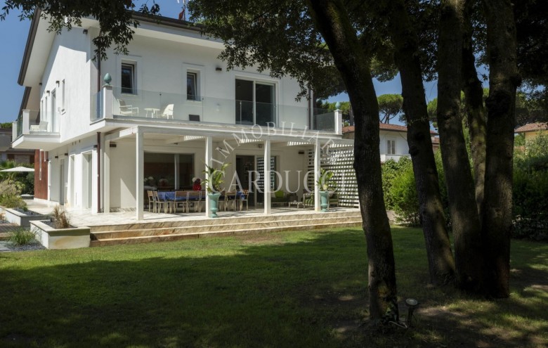Villa singola in affitto a Pietrasanta