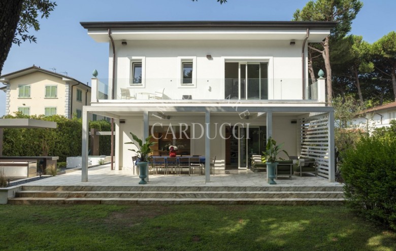 Villa singola in affitto a Pietrasanta