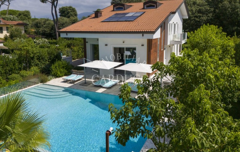 Villa singola in affitto a Pietrasanta