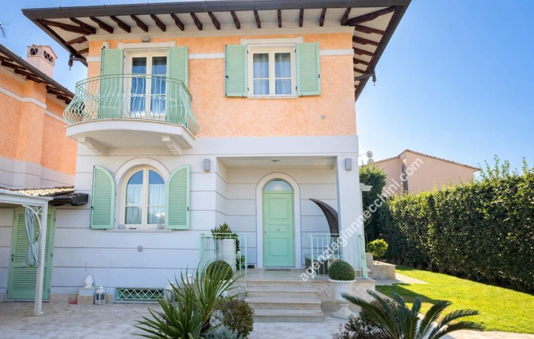 Bifamiliare in vendita a Pietrasanta