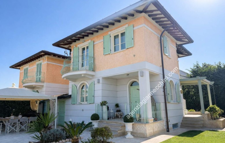 Bifamiliare in vendita a Pietrasanta