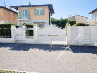 Bifamiliare in vendita a Marina di Pietrasanta