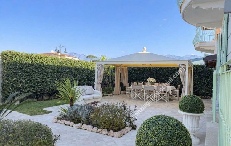 Bifamiliare in vendita a Pietrasanta