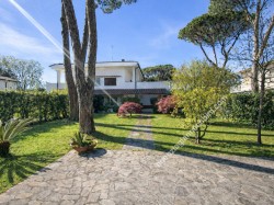 bifamiliare-in-vendita-a-pochi-passi-dal-mare-di-forte-dei-marmi