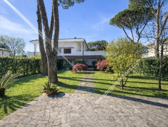 Bifamiliare in vendita a Vittoria Apuana