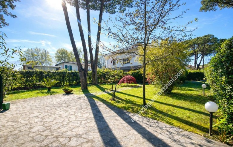 Bifamiliare in vendita a Forte dei Marmi