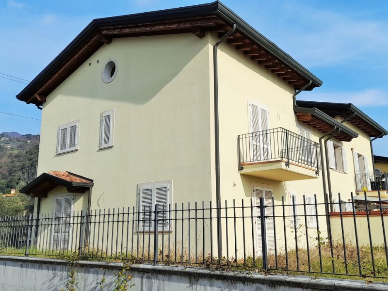 Porzione di casa in vendita a Montignoso