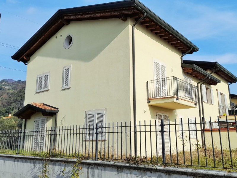 Porzione di casa in vendita a Montignoso