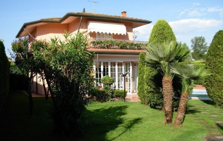 Villa singola in affitto a Pietrasanta