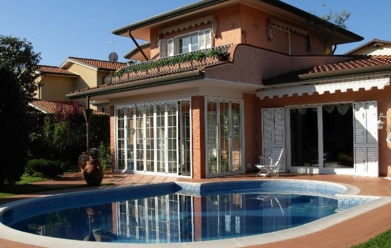 Villa singola in affitto a Pietrasanta