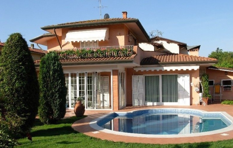 Villa singola in affitto a Pietrasanta