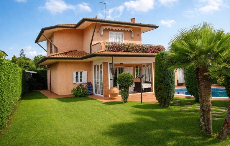 Villa singola in affitto a Pietrasanta