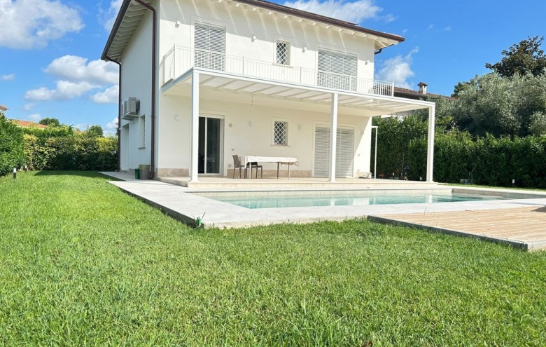 Villa singola in vendita a Pietrasanta