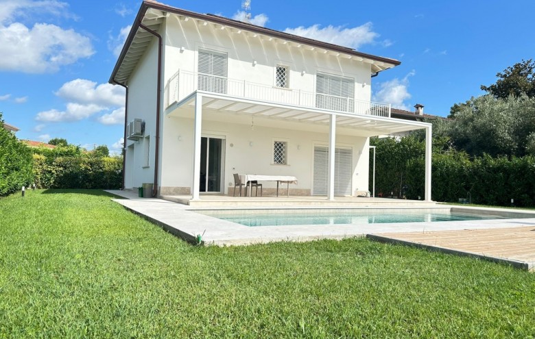 Villa singola in vendita a Pietrasanta