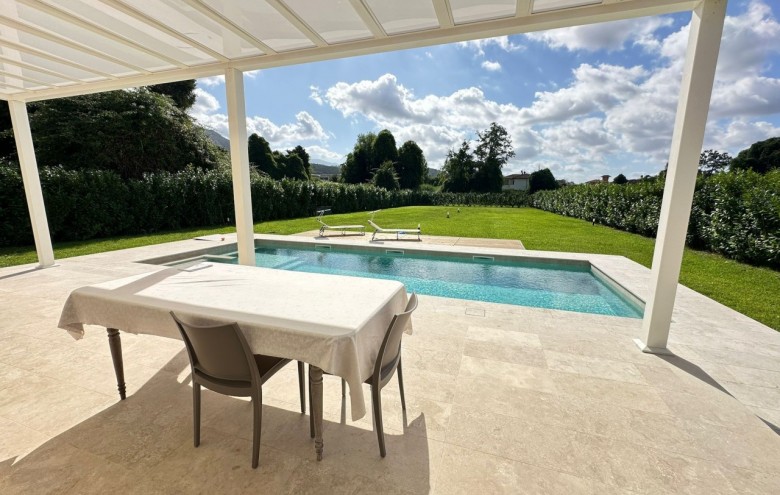 Villa singola in vendita a Pietrasanta