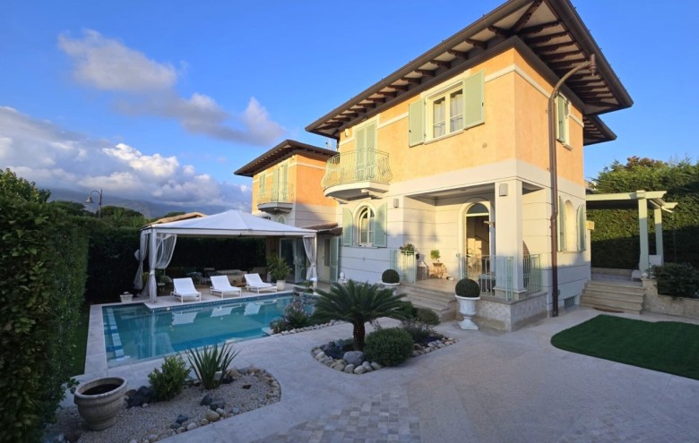 Villa singola in vendita a Pietrasanta