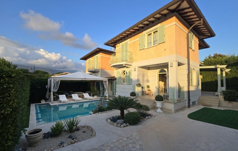 Villa singola in vendita a Pietrasanta