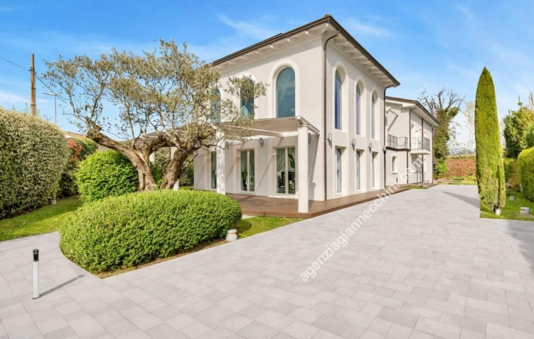 Villa singola in vendita a Forte dei Marmi