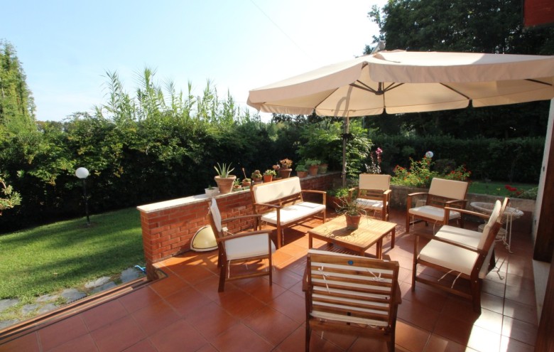 Villa singola in affitto a Pietrasanta