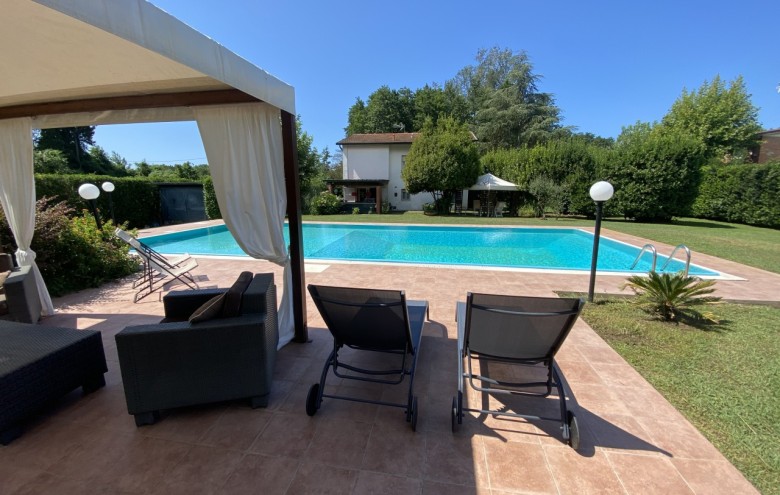 Villa singola in affitto a Pietrasanta