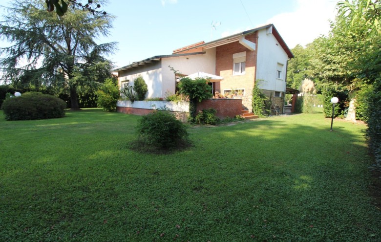 Villa singola in affitto a Pietrasanta