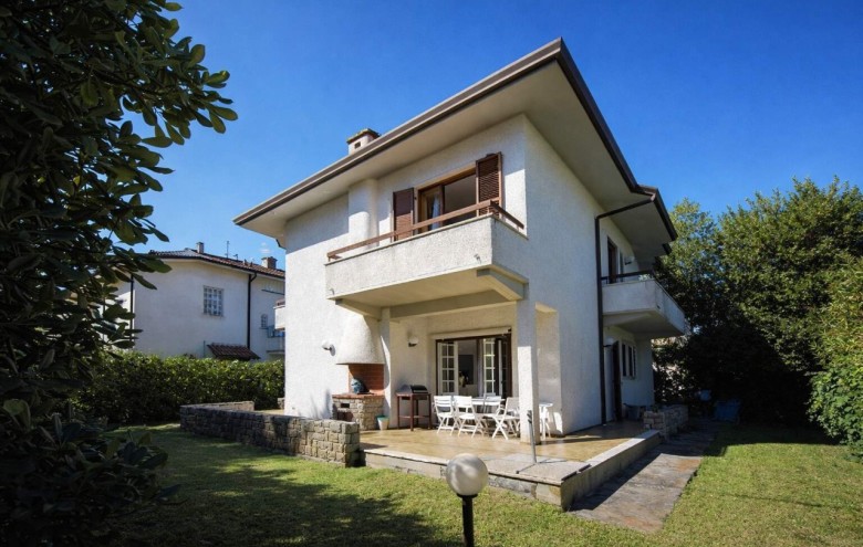 Villa singola in vendita a Pietrasanta