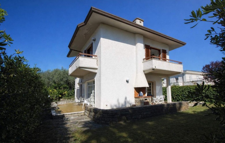 Villa singola in vendita a Pietrasanta