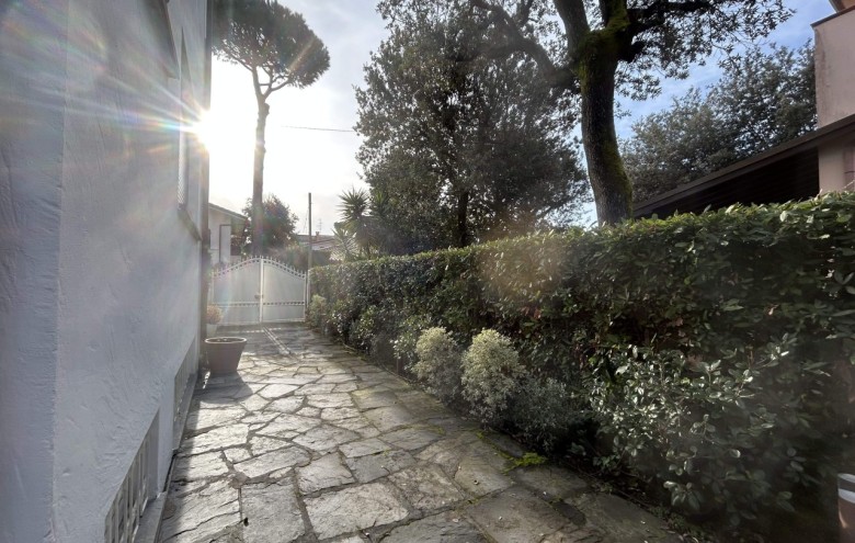 Bifamiliare in affitto a Pietrasanta