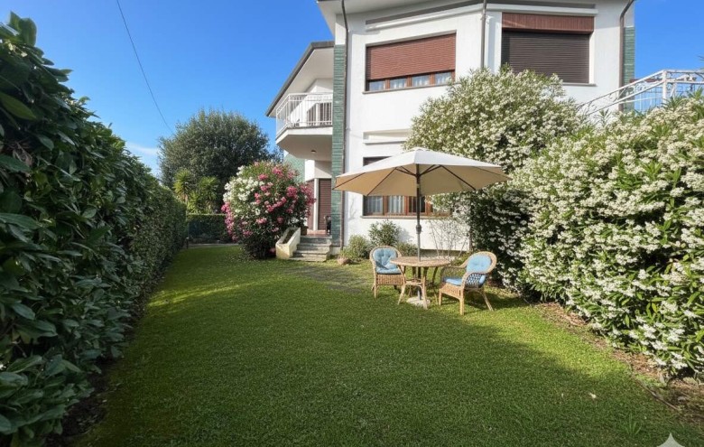 Bifamiliare in affitto a Pietrasanta