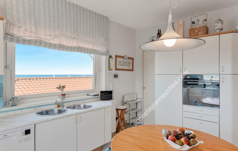 Appartamento in vendita a Viareggio