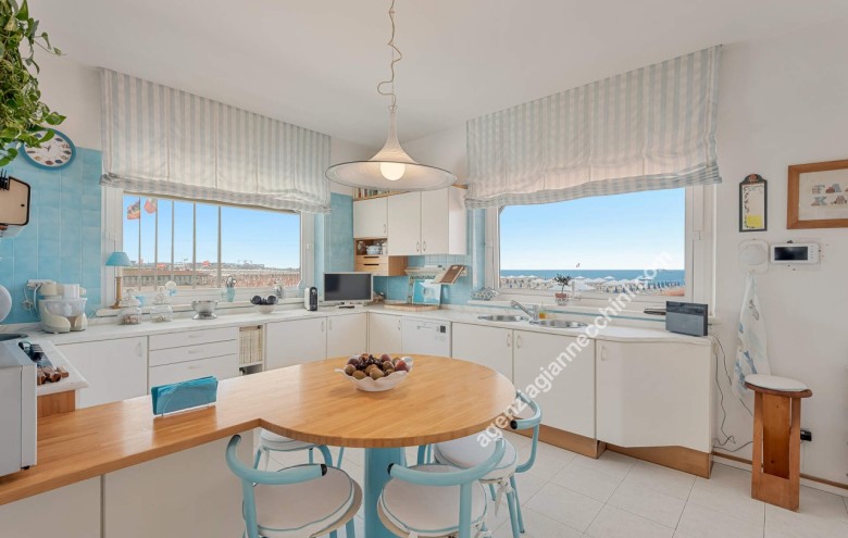 Appartamento in vendita a Viareggio