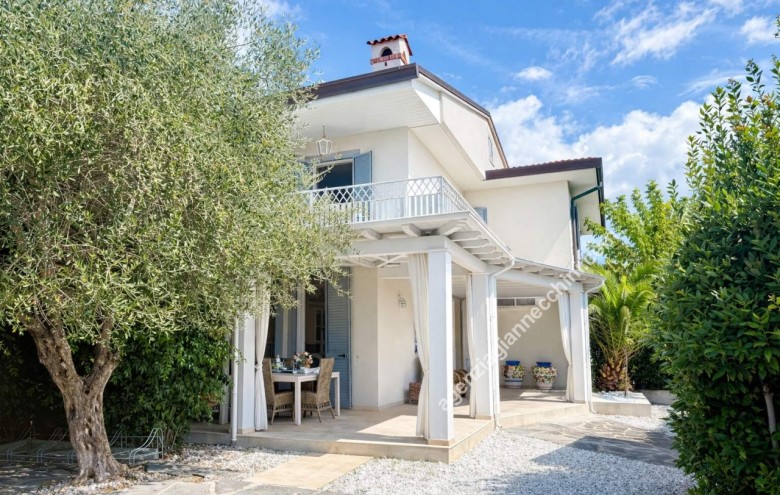 Bifamiliare in vendita a Forte dei Marmi