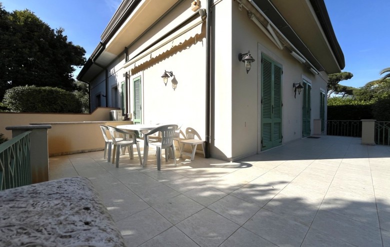 Bifamiliare in vendita a Pietrasanta