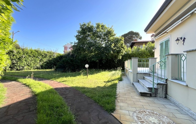 Bifamiliare in vendita a Pietrasanta