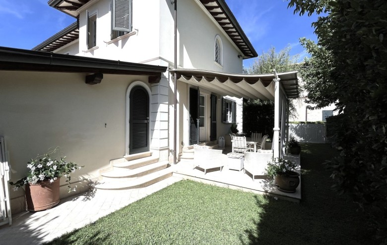 Bifamiliare in vendita a Pietrasanta