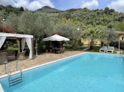 weekly-summer-rental-versilia-hills-small-villa-with-private-pool-for-45-people